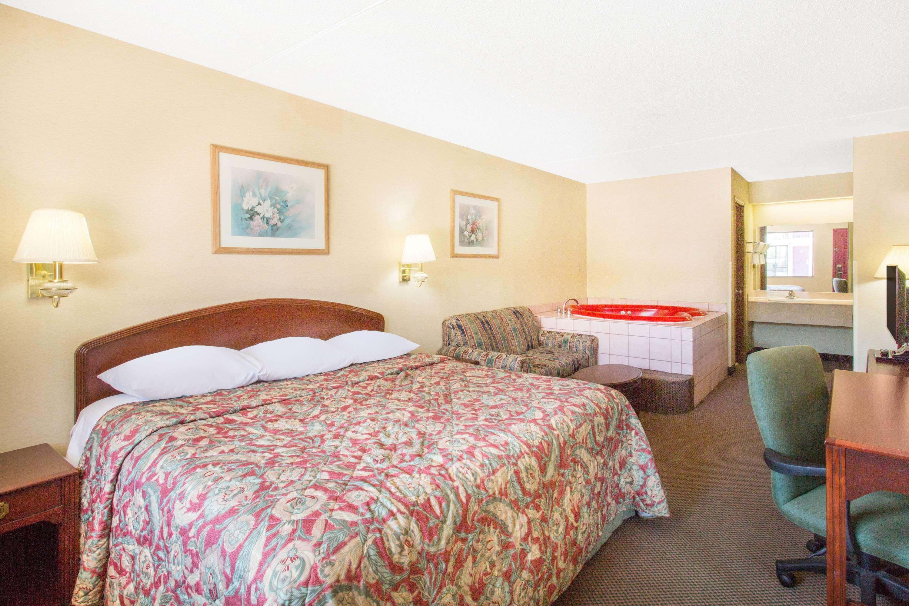 Days Inn & Suites By Wyndham Bentonville Extérieur photo