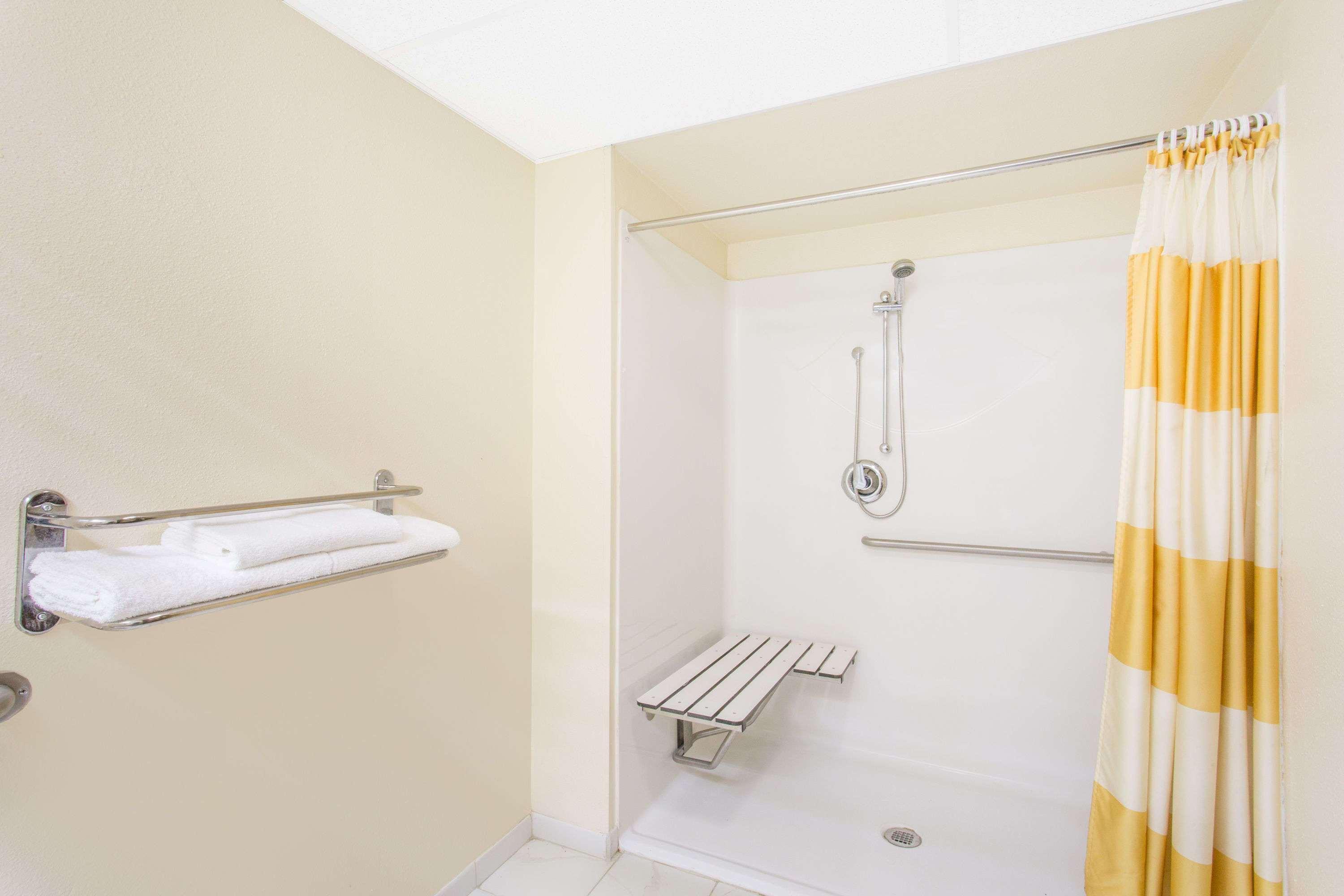 Days Inn & Suites By Wyndham Bentonville Extérieur photo