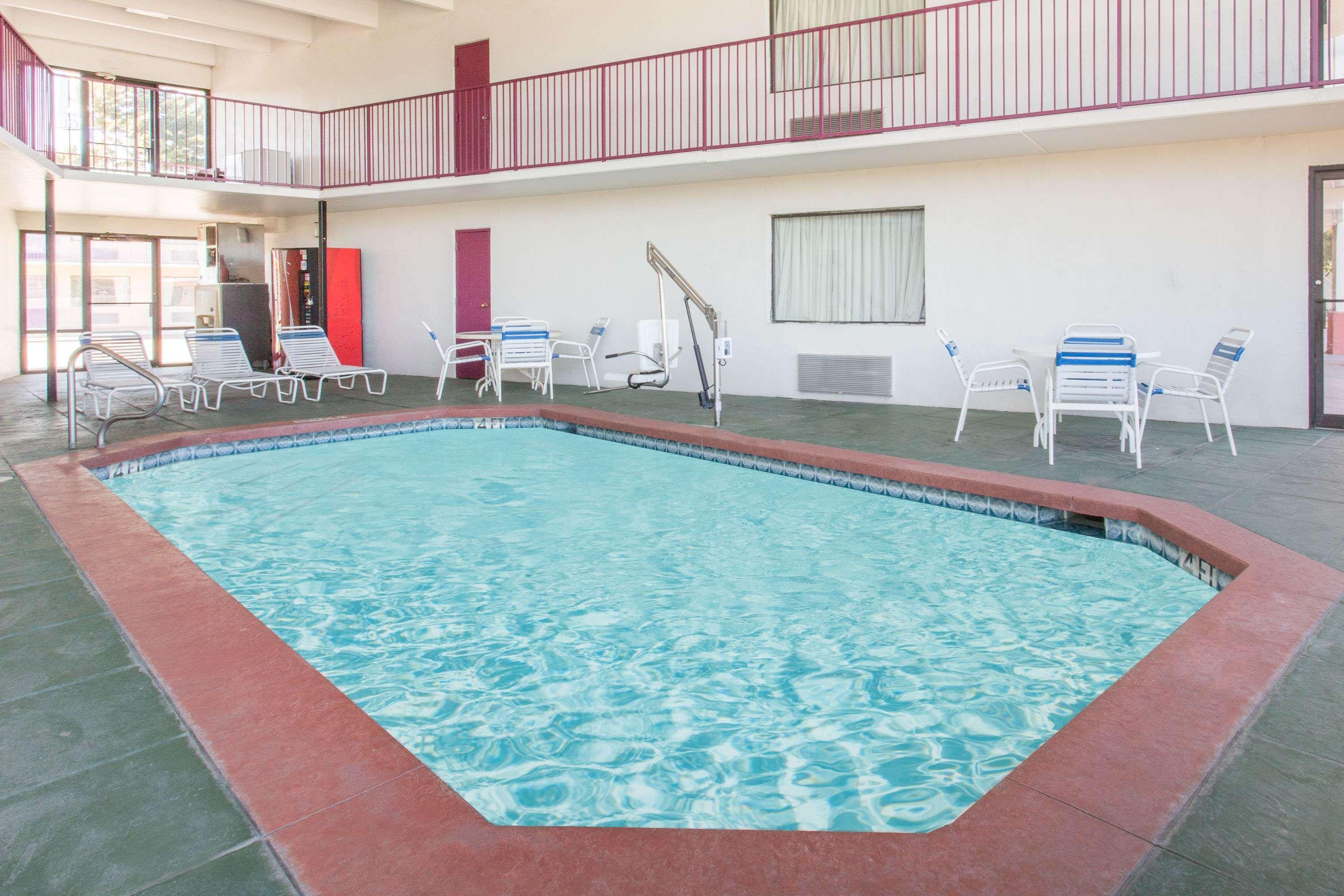 Days Inn & Suites By Wyndham Bentonville Extérieur photo