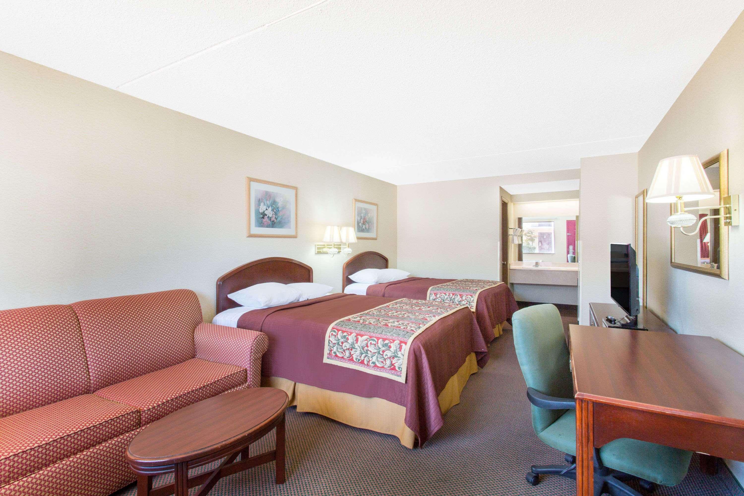 Days Inn & Suites By Wyndham Bentonville Extérieur photo