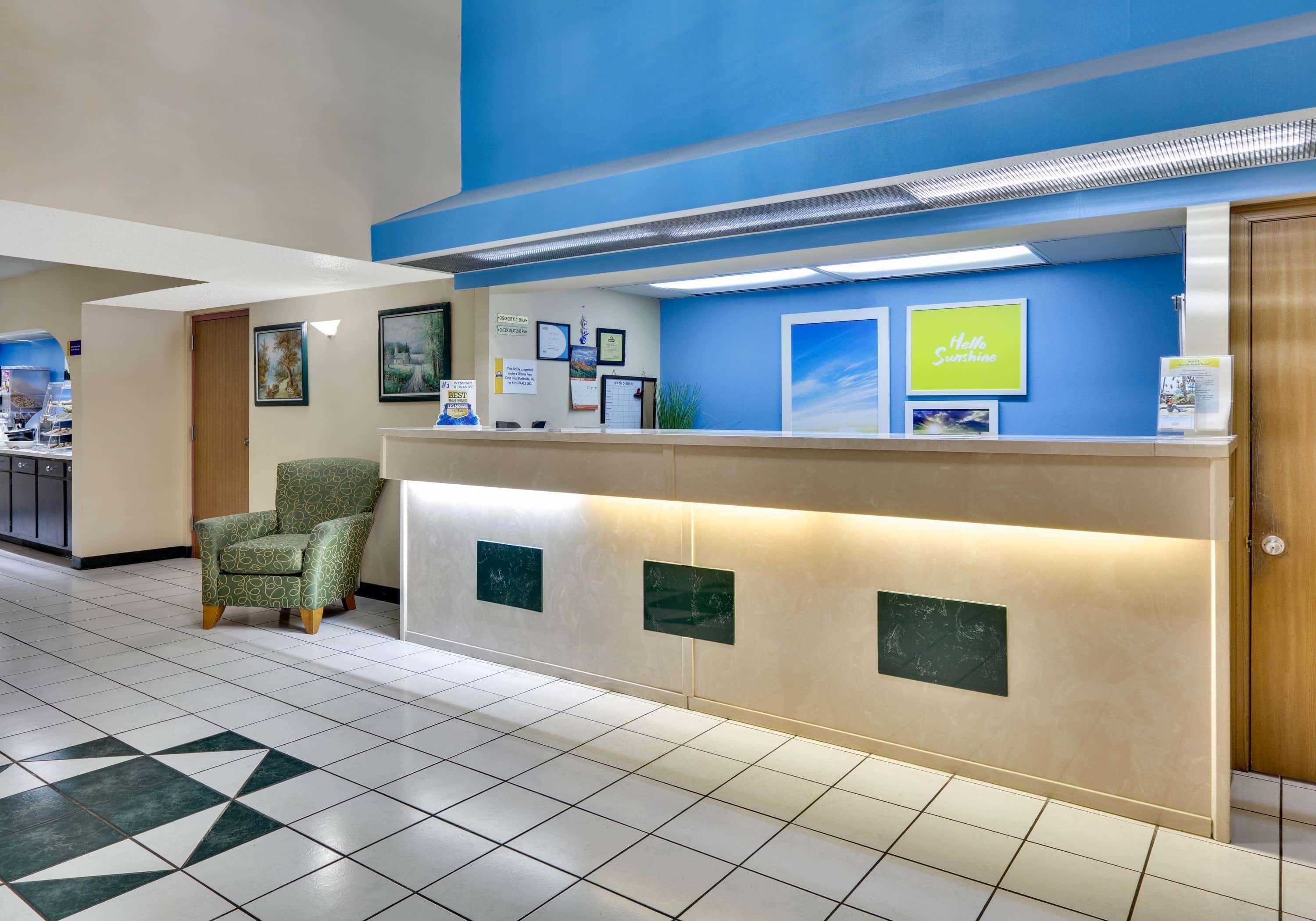 Days Inn & Suites By Wyndham Bentonville Extérieur photo