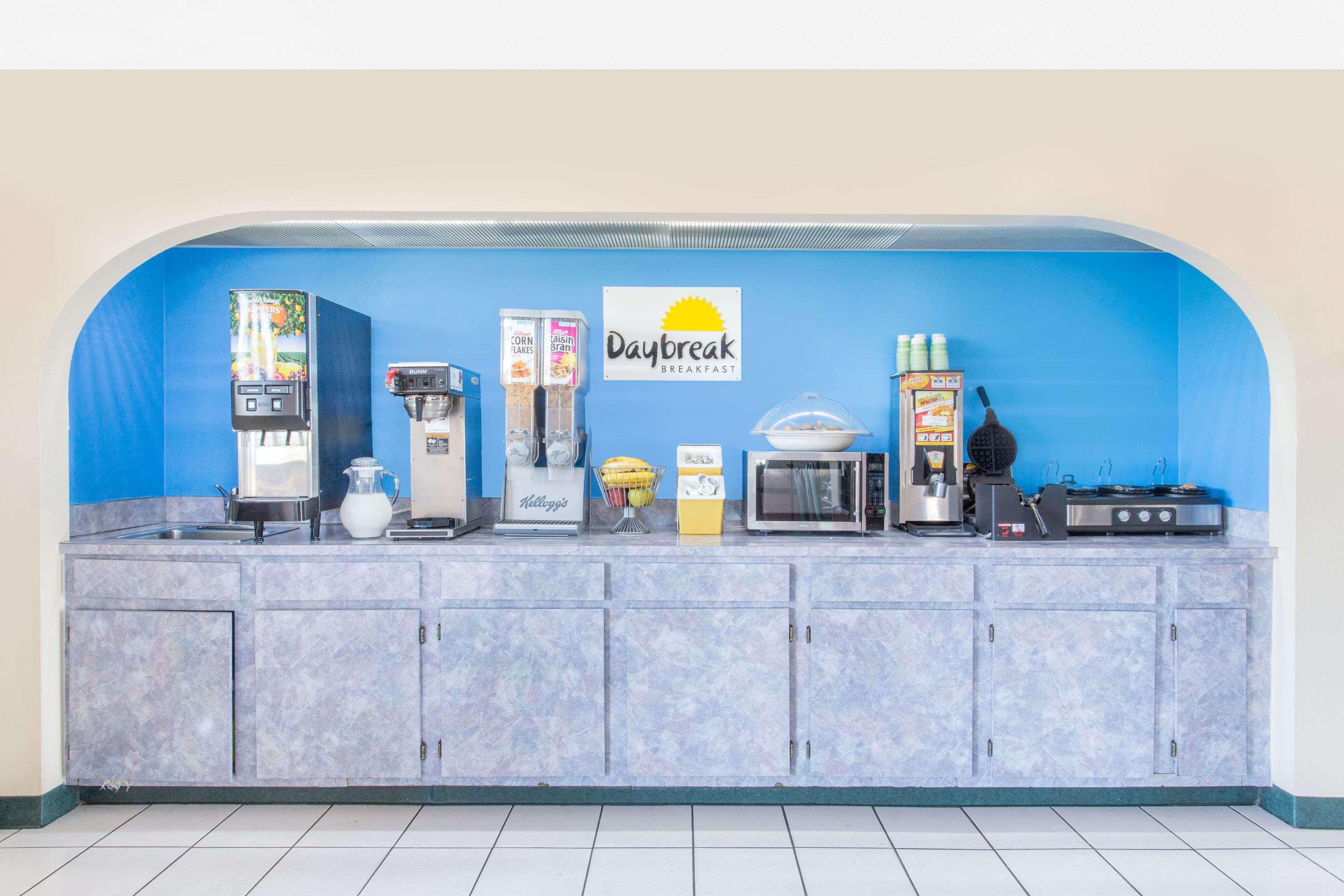 Days Inn & Suites By Wyndham Bentonville Extérieur photo